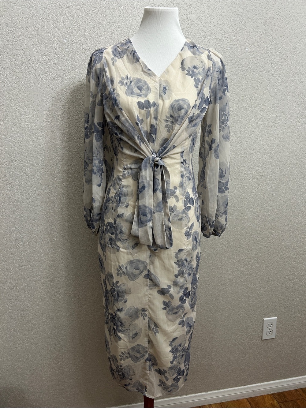Dazy Floral Tie-Front Midi Dress in Cream and Blue Small